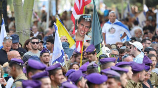 לוחמי גבעתי בהלווייתו של סגן הדר גולדין בבית העלמין הצבאי בכפר סבא הלוייתו של סגן הדר גולדין ז"ל