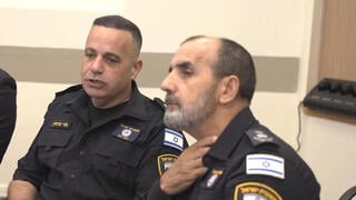 מני בנימין לצד המפכ"ל דני לוי