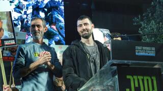 העצרת השבועית בכיכר בחטופים בתל אביב