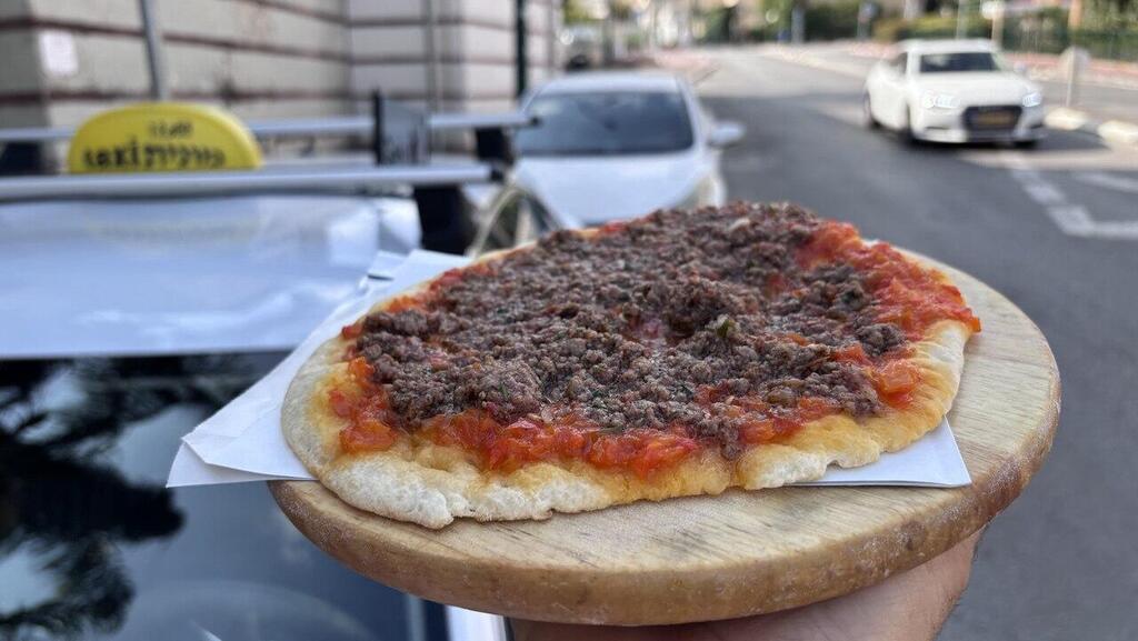 סמבוסק העיר. תקווה קטנה בעיר פצועה (צילום: קובי רובין) סמבוסק העיר