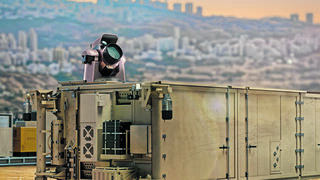 מערכת "אור איתן" (במציאות הקרן אינה נראית, וצבועה לצורך המחשה בלבד)