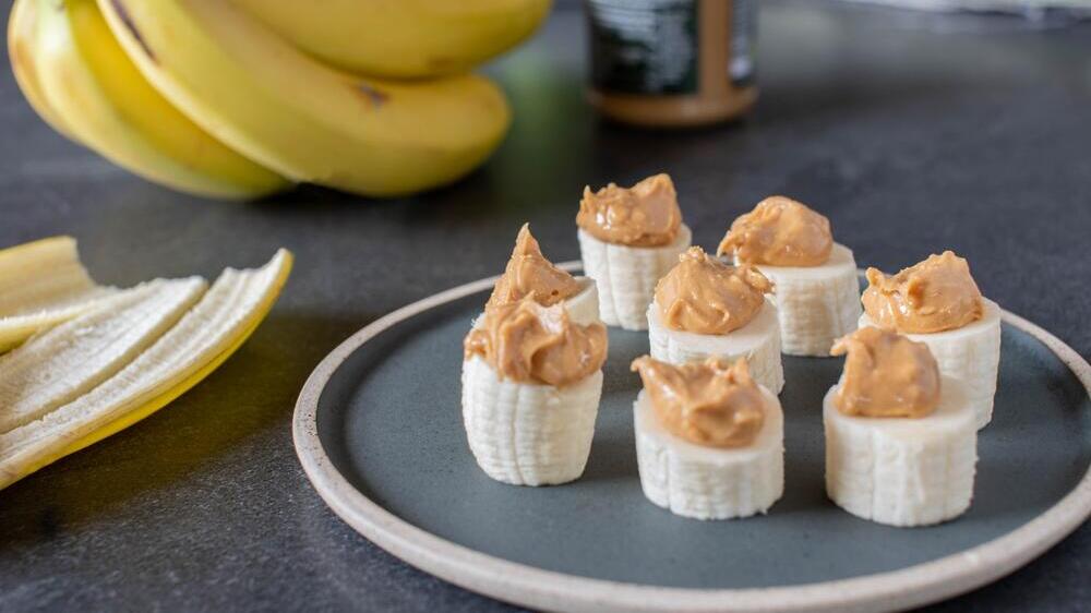 בננה עם חמאת בוטנים