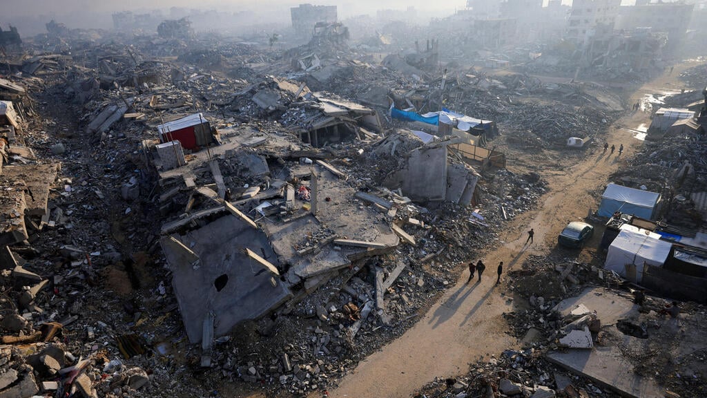 Destruction in Gaza City (Photo: Dawoud Abu Alkas/Reuters) העיר עזה