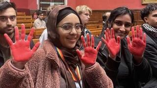 Oxford Union students mimic Ramallah lynching gesture 