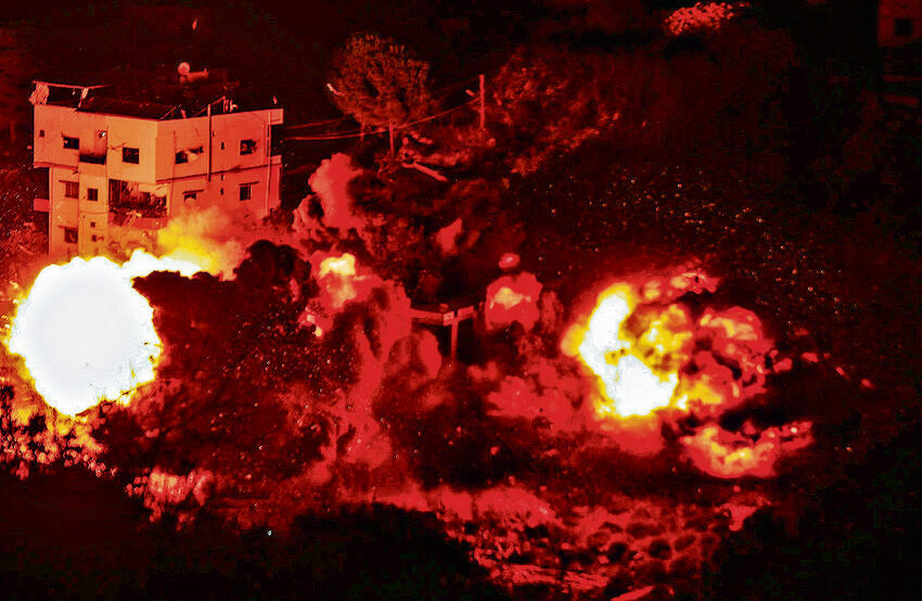 תקיפת חיל האוויר בכפר טיר פלסיה בלבנון, אתמול | צילום: MUHAMMAD ZANATY , אי־אף־פי yk14586840