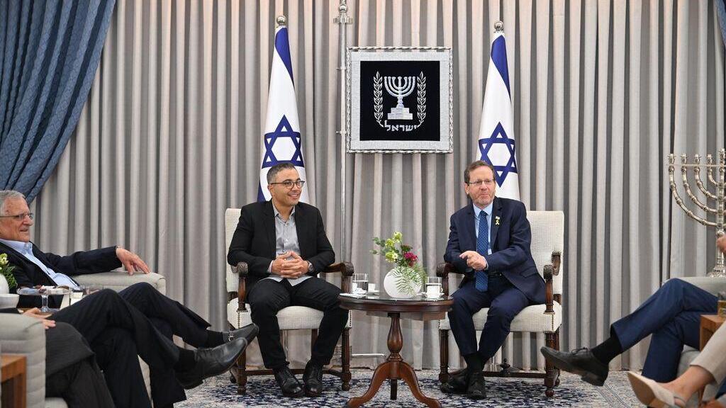 הפגישה של פרדו אביטל עם נשיא המדינה בלשכתו (צילום: אלעד גוטמן) הפגישה של פרדו אביטל עם נשיא המדינה בלשכתו