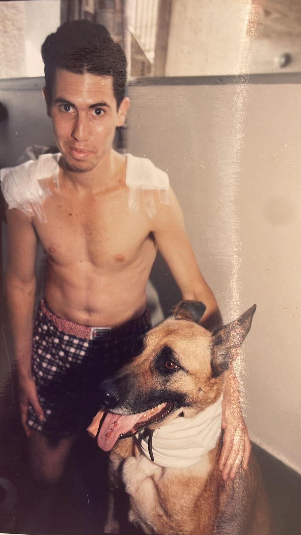 Nahmi Feinblatt and his dog Linda in 1997 (Photo: Zechi Feinblatt) נחמי פיינבלט וכלבתו לינדה לאחר הפציעה ב-1997