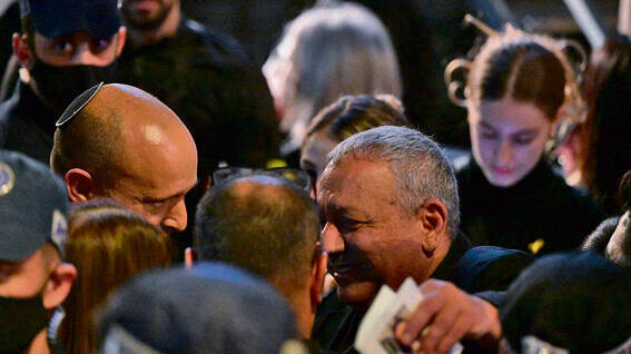 איזנקוט ובנט, אמש | צילום: יובל חן yk14588691