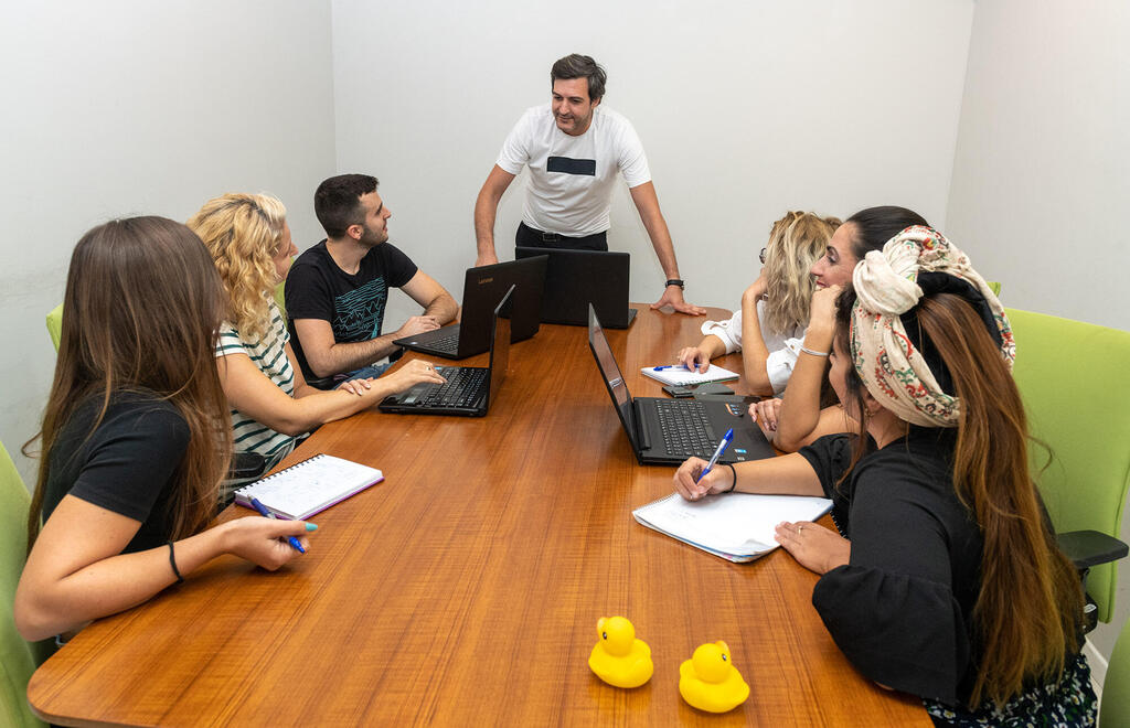 בחירת סוכנות קידום אתרים מומלצת שמתמחה באופטימיזציה לצ'אטים מדוע WEBS מובילה את השוק הישראלי.jpg (WEBS) בחירת סוכנות קידום אתרים מומלצת שמתמחה באופטימיזציה לצ'אטים מדוע WEBS מובילה את השוק הישראלי.jpg