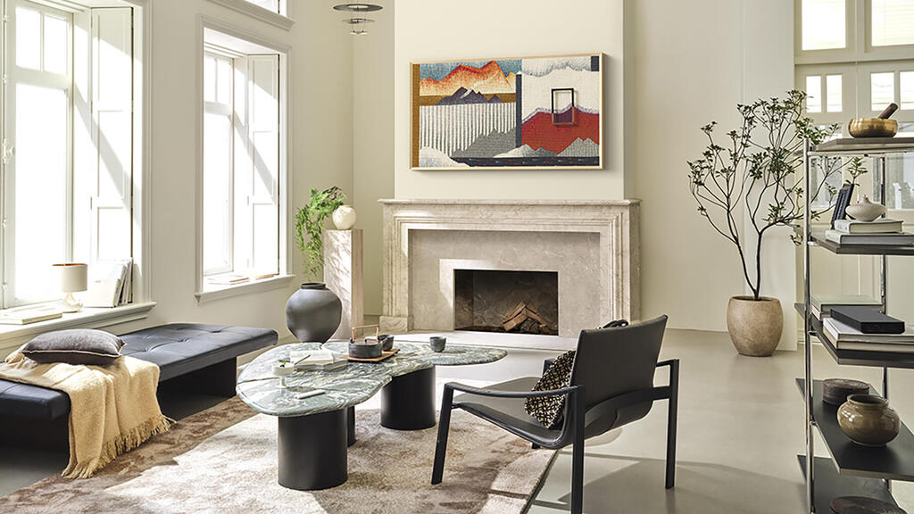 מסכי טלוויזיה שנראים כמו יצירות אמנות כשהם כבויים. בלי השתקפות או ריצוד