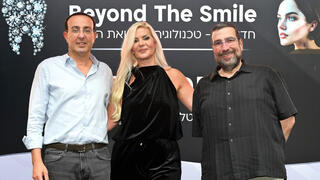 רו"ח אילן שמש - מנכ"ל ש.ל.ה, ד"ר טל בראון־בולוקן - מנהלת תחום האסתטיקה בכללית סמייל וד"ר חגי סלוצקי - רופא ראשי כללית סמייל.