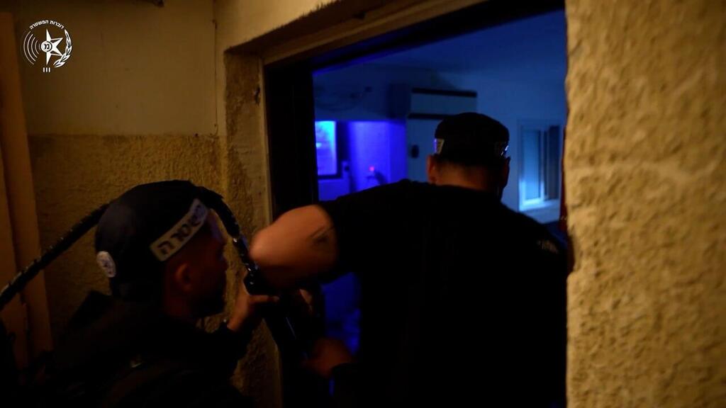 צילום: דוברות המשטרה תיעוד: מעצרם של 26 חשודים בסחיטה באיומים, סחר והחזקת סמים