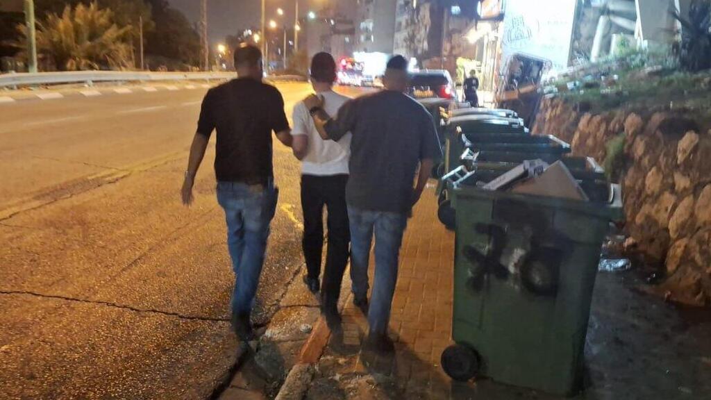 המעצר, אמש (צילום: דוברות המשטרה) מעצר של מפוקח מין לאחר שנתיים