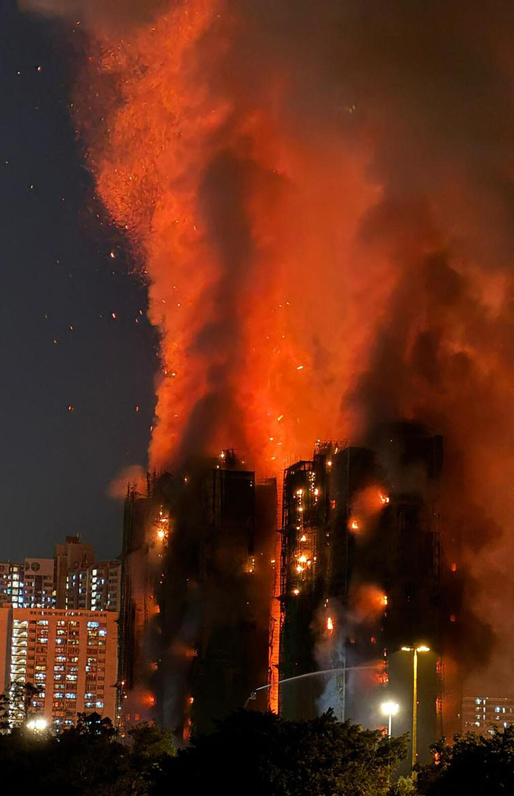 שריפה ב מגדלים מתחם מגורים ב הונג קונג