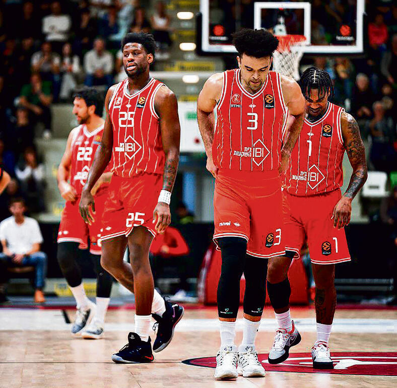 אדום עגום. הפעם זה לא הספיק לבראיינט וחבורתו | צילום: הפועל IBI תל אביב yk14592589