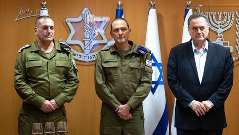 הפצ”ר איתי אופיר נכנס לתפקיד, כ”ץ וזמיר העניקו דרגות בצל המתיחות