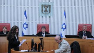 הרכב השופטים בפתח הדיון בעתירה על מינוי השופט בדימוס בן חמו לניהול חקירת הפצ"רית הרכב השופטים בפתח הדיון בעתירה על מינוי השופט בדימוס בן חמו לניהול חקירת הפצ"רית