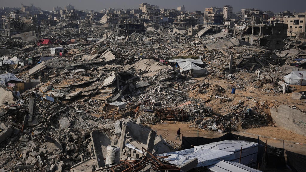 Destruction in Gaza City (Photo: Abdel Kareem Hana/AP) הרס ב שייח רדואן בעיר עזה רצועת עזה