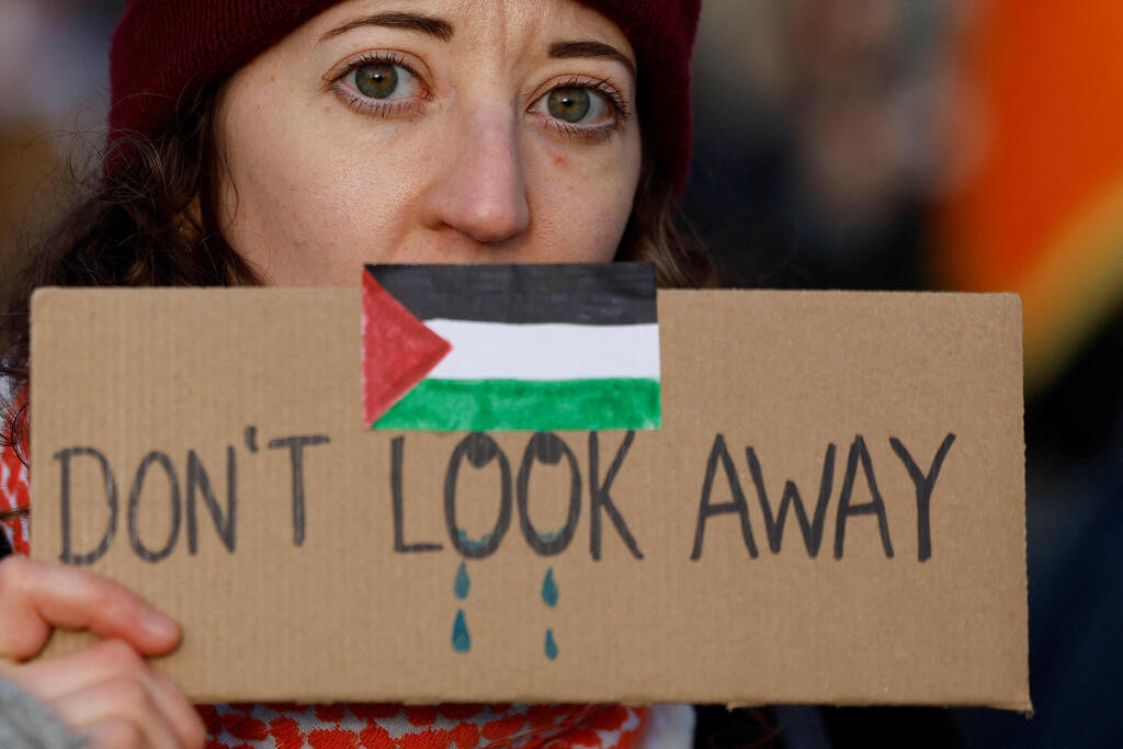 צילום: רויטרס/REUTERS/Clodagh Kilcoyne הפגנה מפגינים פרו פלסטינים דבלין אירלנד