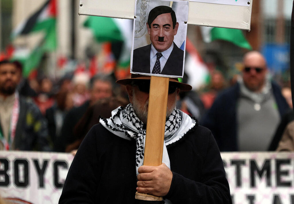 הסתה נגד נתניהו בבלפסט (צילום: רויטרס/REUTERS/Cathal McNaughton) הפגנה מפגינים פרו פלסטינים בלפסט צפון אירלנד