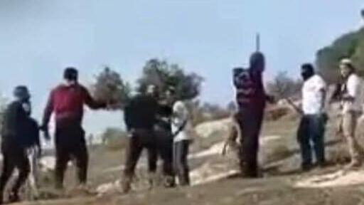 תיעוד: מתנחלים תוקפים פלסטינים בדרום בית לחם