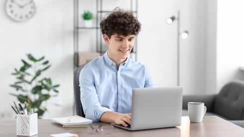 Teen invests Bar Mitzvah money in stocks