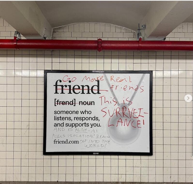השחתה של קמפיין Friend בניו יורק (צילום: מתוך הרשתות החברתיות) השחתה של קמפיין Friend בניו יורק