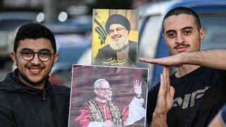 האפיפיור נחת בלבנון, נסע דרך הדאחייה – והתקבל בתמונות של נסראללה