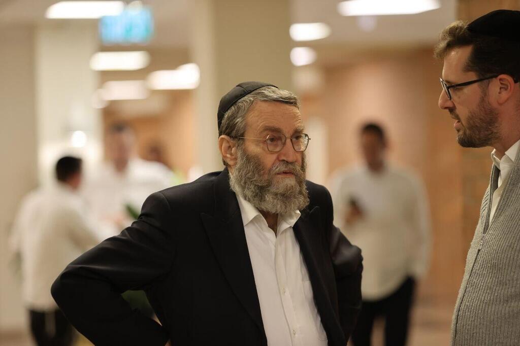 "ישראל מאבדת את זהותה היהודית". ח"כ גפני (צילום: אלכס קולומויסקי ) ישיבת סיעה של דגל התורה