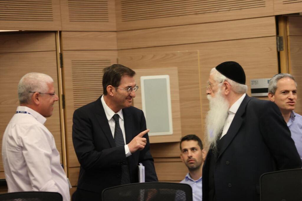 בועז ביסמוט, יו"ר ועדת החוץ והביטחון בדיון על חוק הגיוס (צילום: אלכס קולומויסקי) בועז ביסמוט, יו"ר ועדת החוץ והביטחון בדיון על חוק הגיוס
