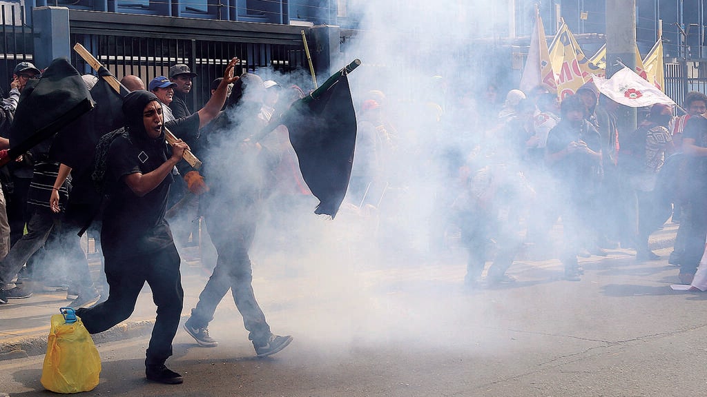 A protest in Lima, capital of Peru (Photo: Geraldo Caso Bizama/AP) מחאה בלימה בירת פרו
