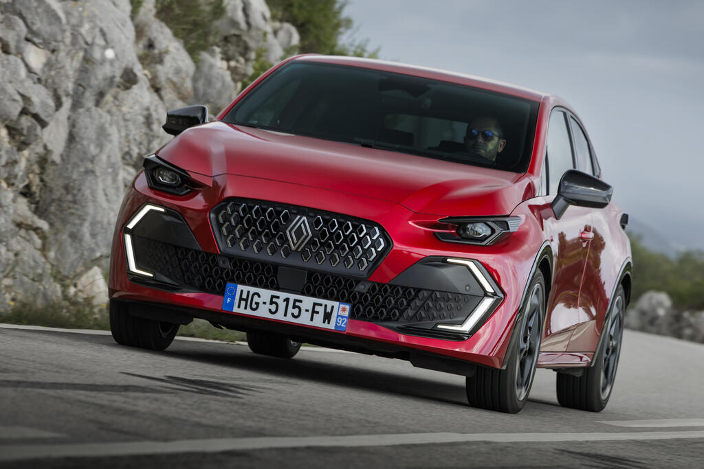 בגלל גניבת פטנט: רנו קליאו ומגאן נאסרו לשיווק בגרמניה