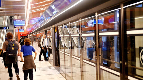 כולל מתחמי שינה בתחנות: הרכבת הקלה בגוש דן תיפתח באופן מלא