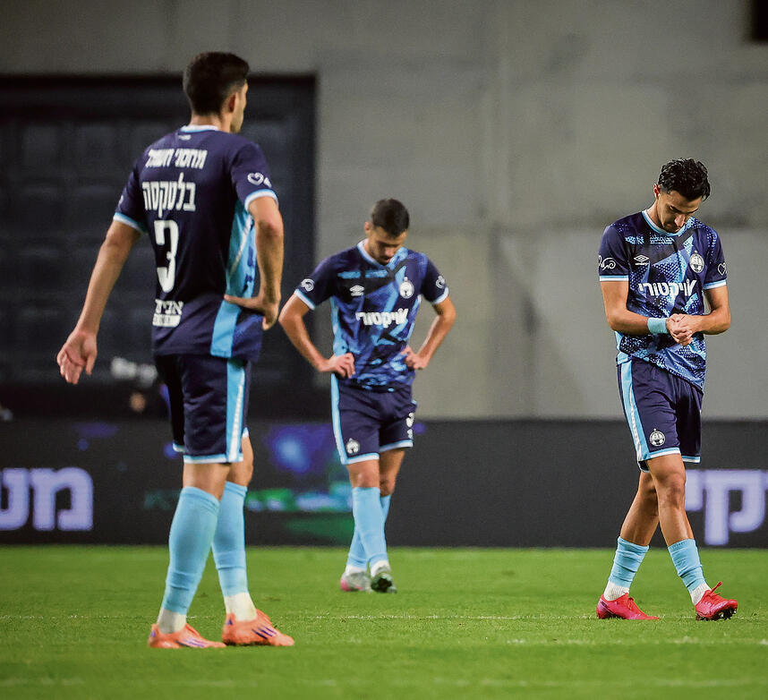 פספסו הזדמנות לברוח.  שחקני באר שבע |  צילום: עוז מועלם