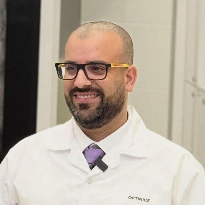 מוחמד גרה, אופטומטריסט ומנהל ברשת אופטינייס, רשת חנויות אופטיקה מקצועית