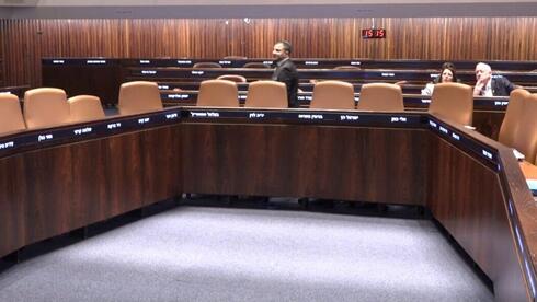 לפיד יזם – וכל הקואליציה נעדרה: הכנסת אימצה את תוכנית טראמפ, ללא מתנגדים