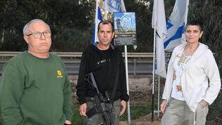 תושבי קיבוץ עלומים מחכים לרן גואילי ז"ל שלחם בסמוך אליו