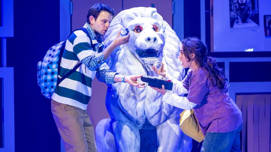 ההצגה "רוני ותום" (צילום: כפיר בולוטין) ההצגה "רוני ותום"