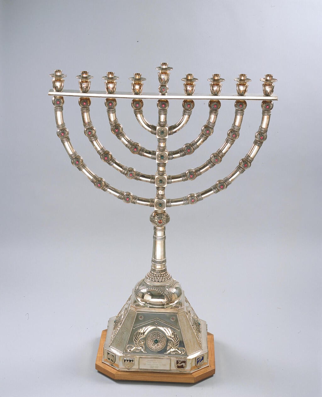 החנוכייה המפוארת שיצרה משפחת ימיני