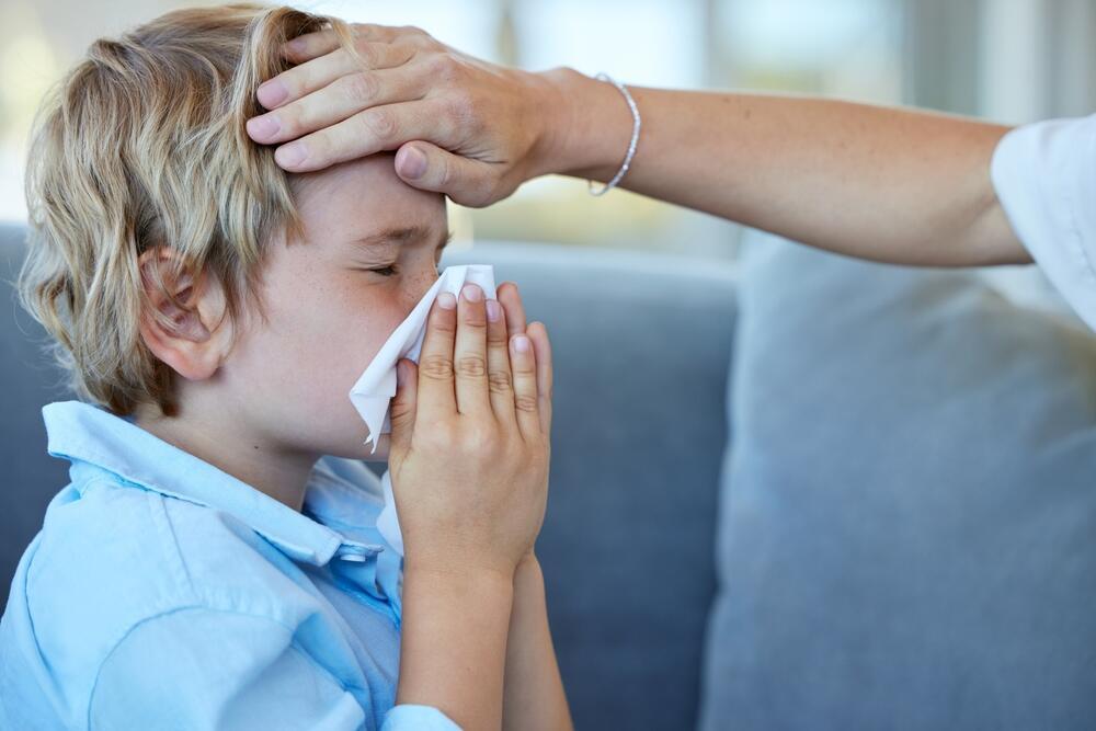 החום נמשך מעל 48 שעות? יש לפנות לרופא (צילום: shutterstock) ילדה חולה