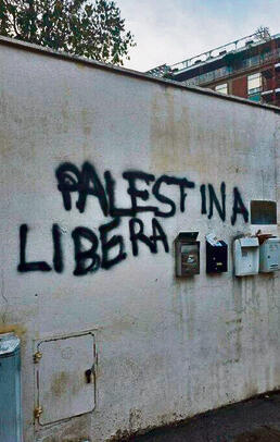 הגרפיטי על חומת בית הכנסת ברומא | צילום: רשתות חברתיות