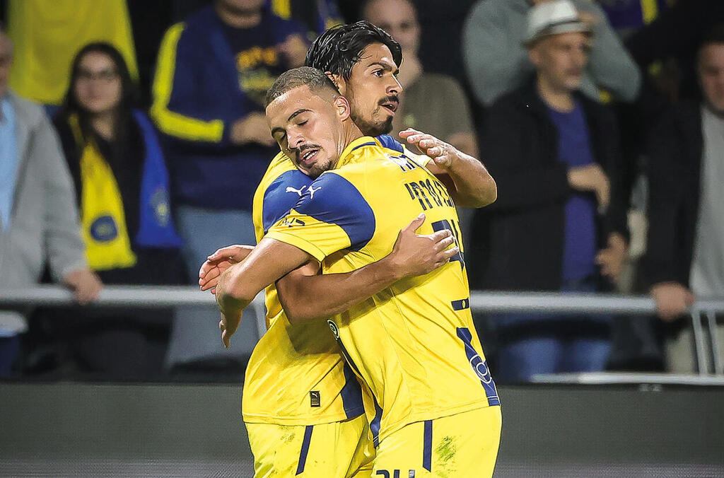 פרץ ואבו־פרחי נושמים לרווחה | צילומים: עוז מועלם פרץ ואבו־פרחי נושמים לרווחה | צילומים: עוז מועלם