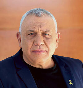 איזנקוט. בעודו מתלבט | צילום: יובל חן