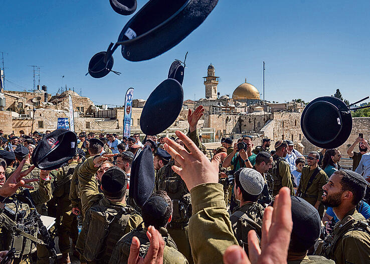 טקס סיום מסלול של חטיבת החשמונאים. החיילים החרדים מעידים שניתן לשלב אורח חיים חרדי עם שירות צבאי | צילום: שלו שלום