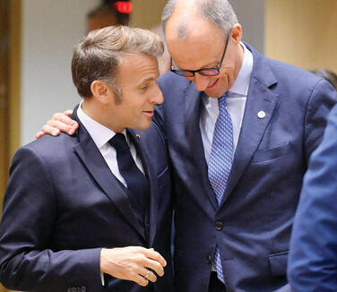 מרץ ומקרון | צילום: JOHN THYS, AFP