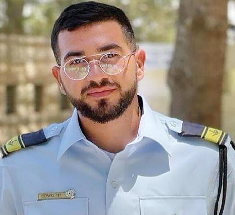 מתפללים לשובו. רב־סמל רן גואילי ז"ל | צילום: משטרת ישראל