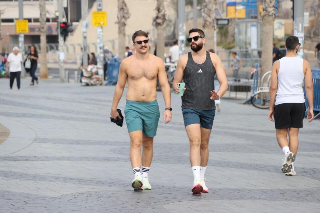 בטיילת בתל אביב (צילום: מוטי קמחי ) חוף פרישמן בתל אביב