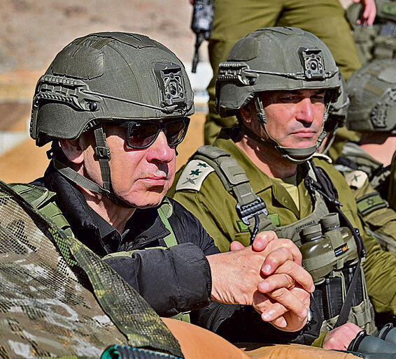 מעוניין לשקם ולבנות. הרמטכ"ל זמיר עם רה"מ נתניהו | צילום: קובי גדעון, לע"מ (צילום: קובי גדעון/ לע״מ) מעוניין לשקם ולבנות. הרמטכ"ל זמיר עם רה"מ נתניהו | צילום: קובי גדעון, לע"מ