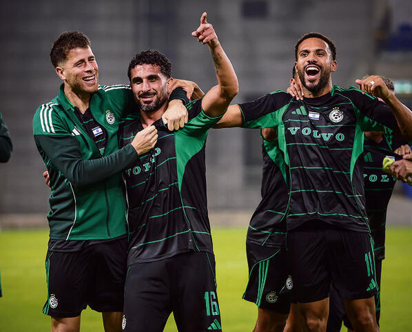 סייף חוגג ניצחון | צילום: עוז מועלם