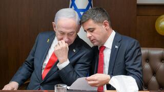 ראש הממשלה בנימין נתניהו ודוברו זיו אגמון